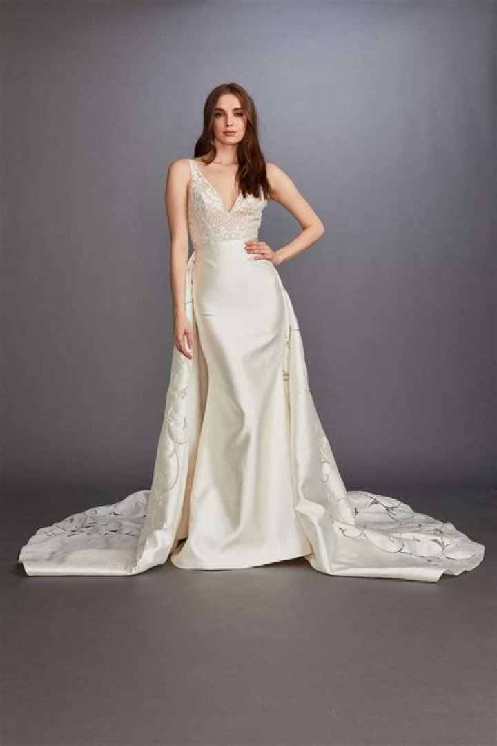 Discover Stunning Lazaro Wedding Dresses For 2023