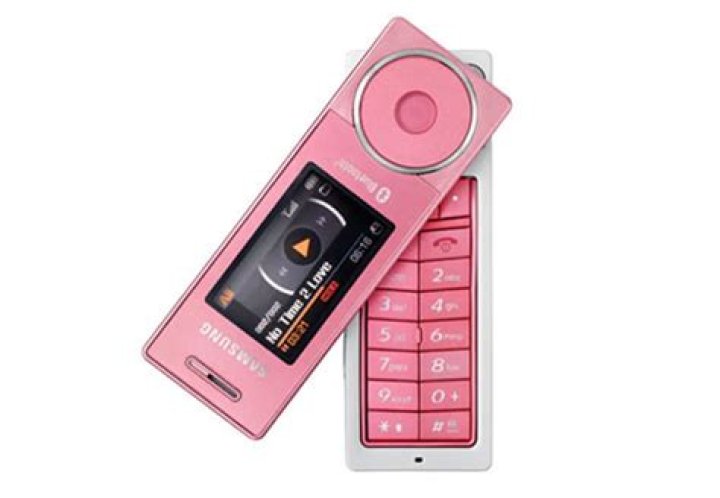 Laura Marano Flip Phone: A Nostalgic Twist