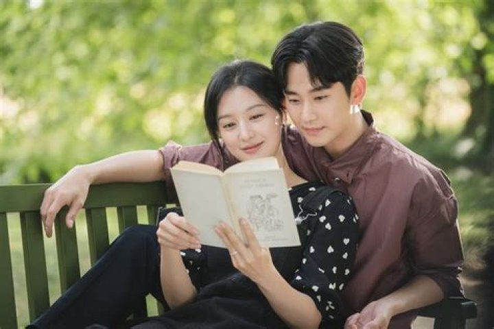 Love In The Limelight: Kim Soo Hyun And Kim Ji Won Confirm Their Romance