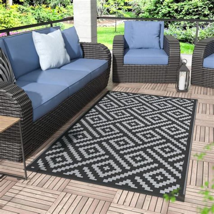 Stylish Outdoor Rugs: Black And White Designs For Every Taste