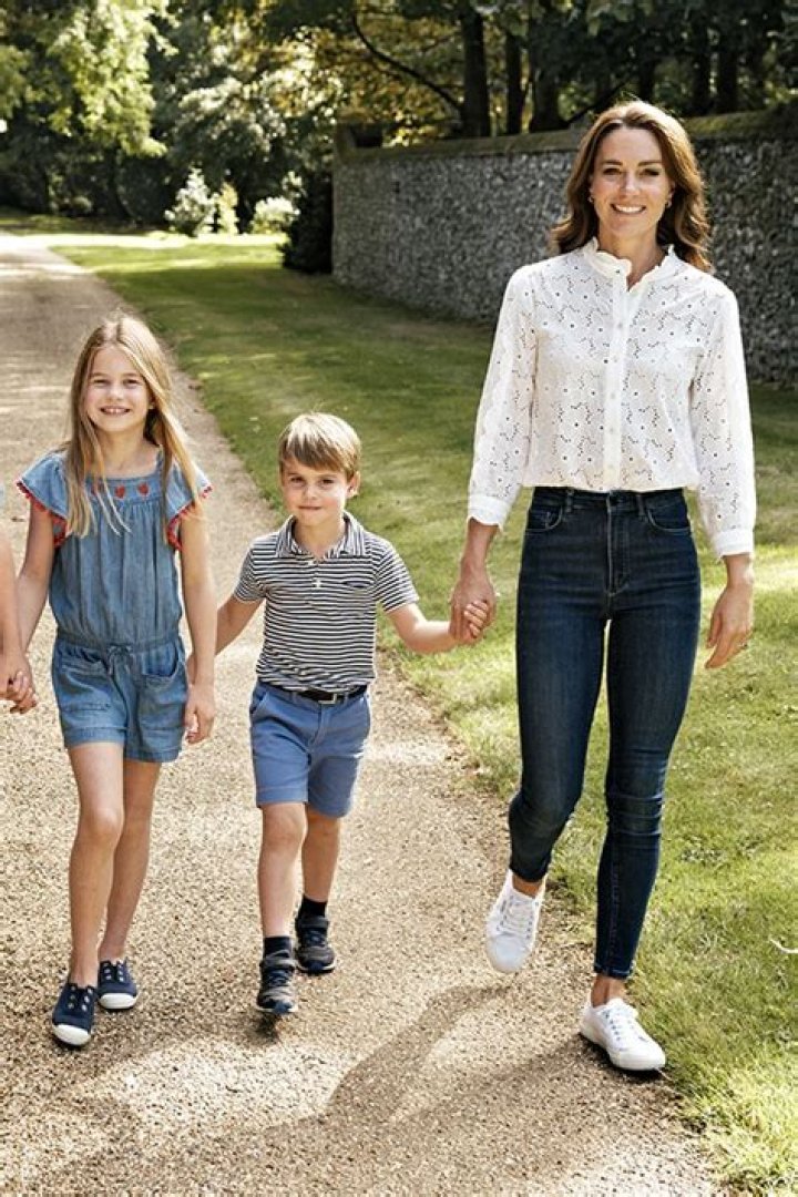 Stylish Princess Charlotte Jeans: Elevate Your Wardrobe With Royal Charm