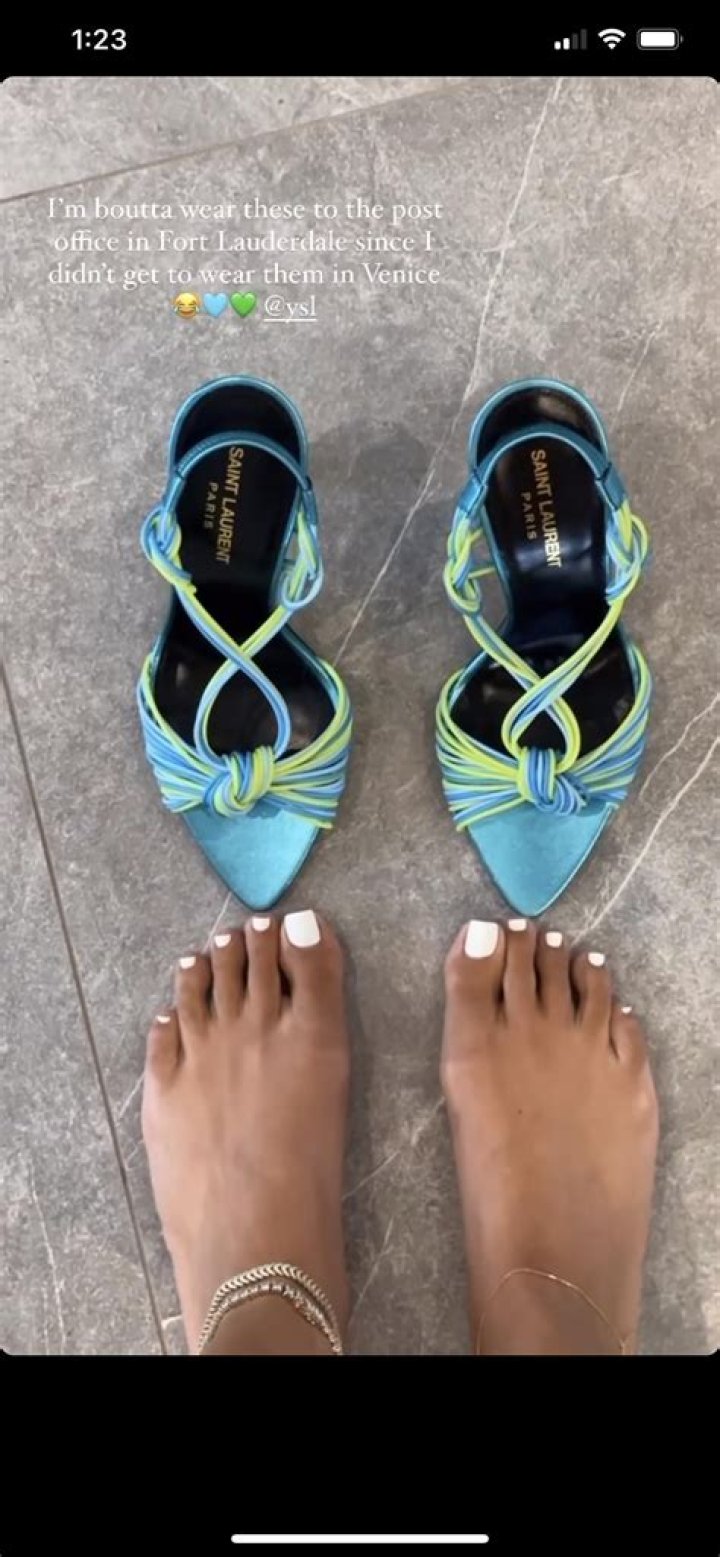 Sultry Soles: Uncover Alana Evans's Enchanting Feet
