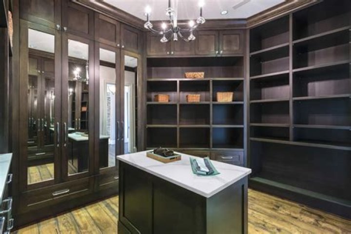 The Ultimate Guide: Unveiling Chad Kroeger's Current Residence