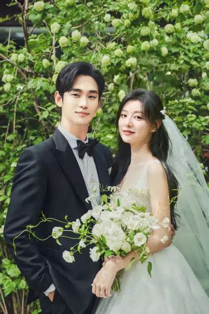 The Unmissable Guide To Kim Soohyun's Height