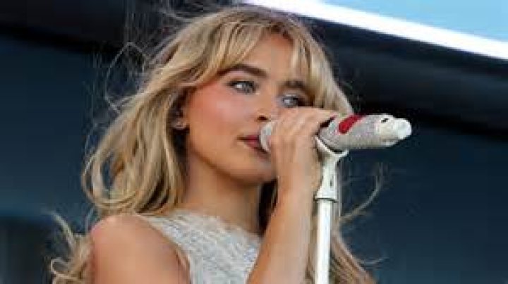 Uncover The Truth: Sabrina Carpenter's Weight Revealed