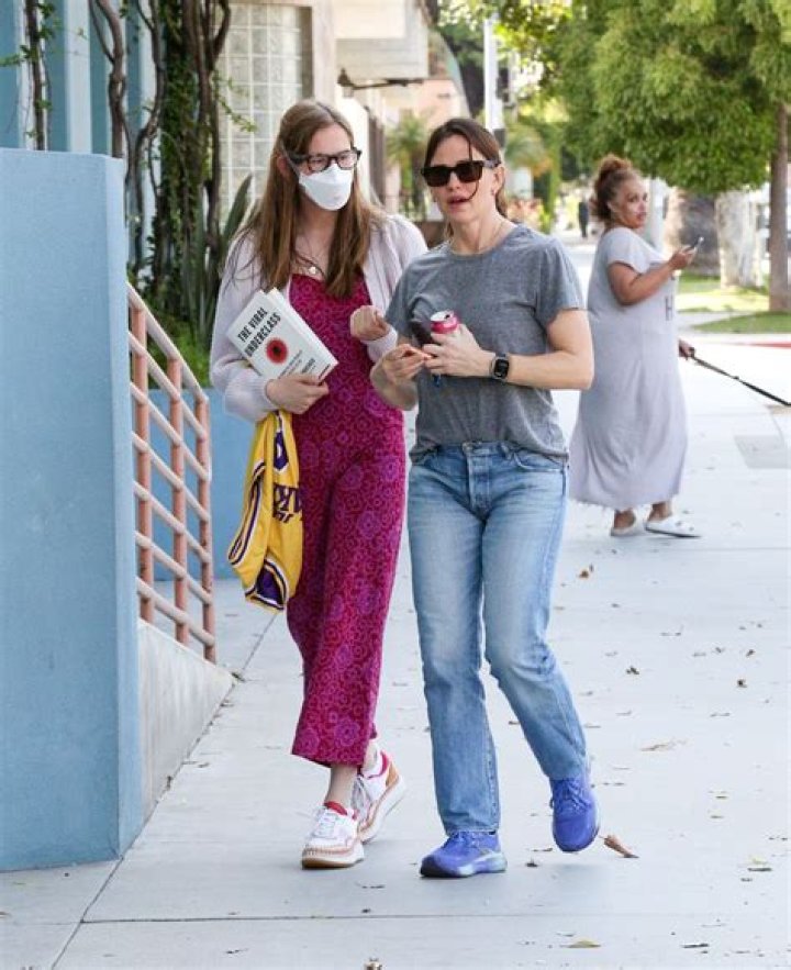 Why Jennifer Garner's Daughter's Mask Is A Must-Know